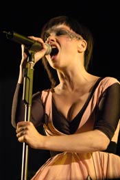 SinGing  (pix : Bjork)
